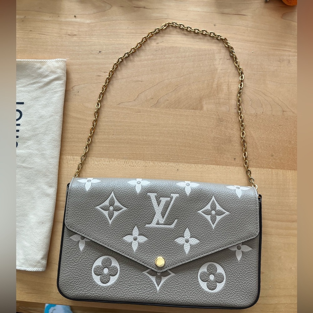 LOUIS VUITTON Pochette Félicie-Dove/Cream! Pristine Condition! Price is Firm! - Picture 4 of 15